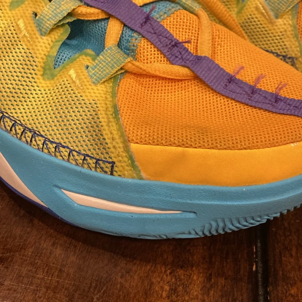 Youth Size 5.5 Nike Kyrie Flytrap Kaleidoscope Basketball Shoes (ABBA) - Picture 9 of 14